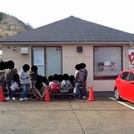 俺のラーメン あっぱれ屋 - もうすぐ開店時間！３０人以上列が…(・。・;