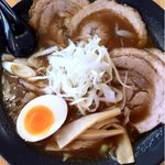 ぴっといん丼・丼 みそ屋麺助 - 黒味噌チャーシュー麺•950円