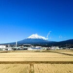 Starbucks Coffee - 新幹線から綺麗に富士山が見えました