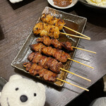 明日の元気製作酒場 ホルモン串 てんぐ屋 - 牛串こぶちゃん、はらみ、中落ちカルビ Beef Offal, Outside Skirt, Short Rib Skewers