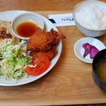 エンジョイ・カフェ - もち豚の生姜焼きと国産鶏の唐揚げ定食