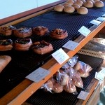 バックハウス インノ - 冬場は、14時でもデニッシュ系が残ってますョ