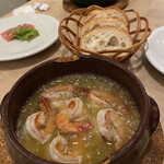 ワイン食堂 Matsu - エビのアヒージョ