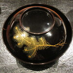 草庵 鍋島 - 椀は、明治時代頃の蒔絵