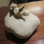 リョウリヤ ステファン パンテル - 私の傍にあった岩の上でのんびりしていた人