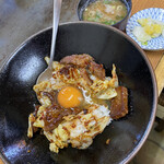 伏見 - カルビ丼¥1.200 (ニンニク・唐辛子入)