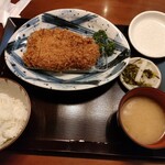 とんかつ馬車道さくら - 肉厚ロースカツ定食