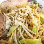 ラーメン二郎 - コショウ投下～♪