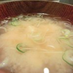 紅亭 - ドレス・ド・オムライス<夜限定10食>　2000円 の味噌汁