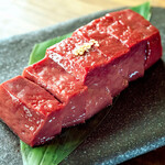 オカン焼肉 紅ちゃん - 超新鮮極厚レバーはぷりっぷりで濃厚。