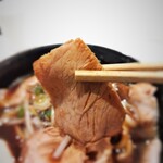 Nagao Chuukasoba - 豚モモ肉のミシッとしたチャーシューの薄切り