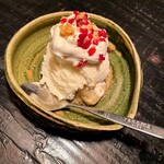 はまぐり屋 - 季節のフルーツ入りバニラアイス