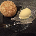 中国飯店 - 胡麻揚げ団子、バニラアイス
