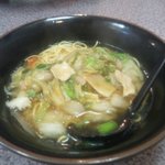 桃花 - 五目ラーメン（700円）えび・イカが入って野菜の甘味も加わります