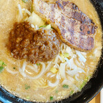 とろこく味噌らーめん みそや源兵衛 - 全景ではこんな感じ