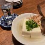 家庭的料理居酒屋 しろとくろ - 柚子の香りがする湯豆腐