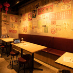 Gyouza Shourompou Fu-Pao Sakaba - 壁およびテーブル＿キッチン付近