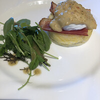 メインダイニングルーム 三笠 - 朝食のエッグベネディクト