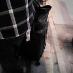 秋元屋 - すごい大きなスーツケース？　成田から直行＞