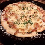 神田山 - そば粉のピザ（タンドリーチキン）