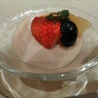 南国酒家 原宿本店 - デザート　苺のプリン