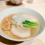 中村麺三郎商店 - 見た目も優しい塩らぁ麺♪