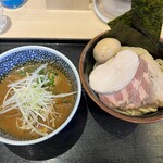 麺屋一燈 - 特製濃厚魚介つけ麺1350円、中盛100円