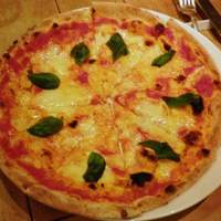 Osteria UVA RARA 横浜 - マルゲリータ