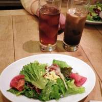 Osteria UVA RARA 横浜 - ランチセットのサラダとドリンク