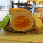 セピアコーヒー - 和風ピリ辛のりサンド　断面