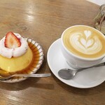 オールシーズンズ コーヒー - イチゴプリン、カフェラテ