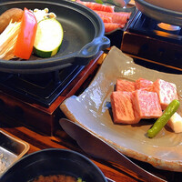 すき焼き 牛しゃぶ 松重 - タレ、ワサビ、塩で頂く。