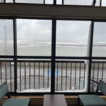 割烹御宿 みよや - お部屋の大きな窓からは大荒れの日本海！きっとお天気のいい日ならきれいな夕日が見えるだろうなぁ。