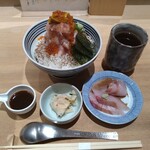 日本橋海鮮丼 つじ半 日本橋本店 - 