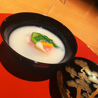 花筐 - 御雑煮椀 白味噌仕立て 河豚白子 日の出大根人参 蕪菜