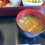 Fukuoka Senchuri-Gorufukurabu Resutoran - 赤だし味噌汁とご飯はゴルフ場には珍しくお替りも出来ましたよ。