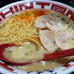 ラーメンの中　ここにもラー油！