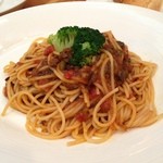 デセナーレ - パスタはトマトソースのアンチョビとか入っているもの。