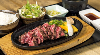 Sanchoumeno Aburi Ichiba - カイノミステーキ定食赤身好きにオススメ！レア焼きでお出しします。
