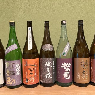 We offer a wide variety of drinks to enjoy together, including sake and wine.