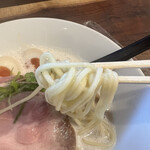 ラーメン家 煌 - チュルンッとした麺
