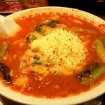 太陽のトマト麺 - ﾁｰｽﾞﾗｰﾒﾝ800円