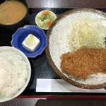 とんかつ 鉄 - 平日昼限定のロースかつ定食1000円