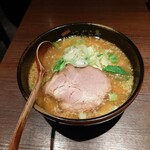 Yagura Tei - 味噌野菜らーめん・麺少なめ、990円。