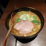 やぐら亭 - 味噌野菜らーめん・麺少なめ、990円。