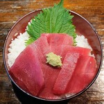 Tachi zushi - 令和4年1月 ランチタイム
                      鉄火丼＋赤出汁 500円