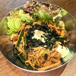 Okan Yakiniku Akachan - オカン特製ピビン麺。温泉卵と絡めてお召し上がり下さい