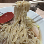 らーめん 七彩飯店 - 七彩ならではの麺