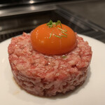 北海道焼肉 北うし - びえい和牛サーロインとろけるユッケ