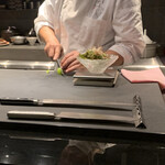 北海道焼肉 北うし - シャインマスカットとピュアホワイトのサラダ